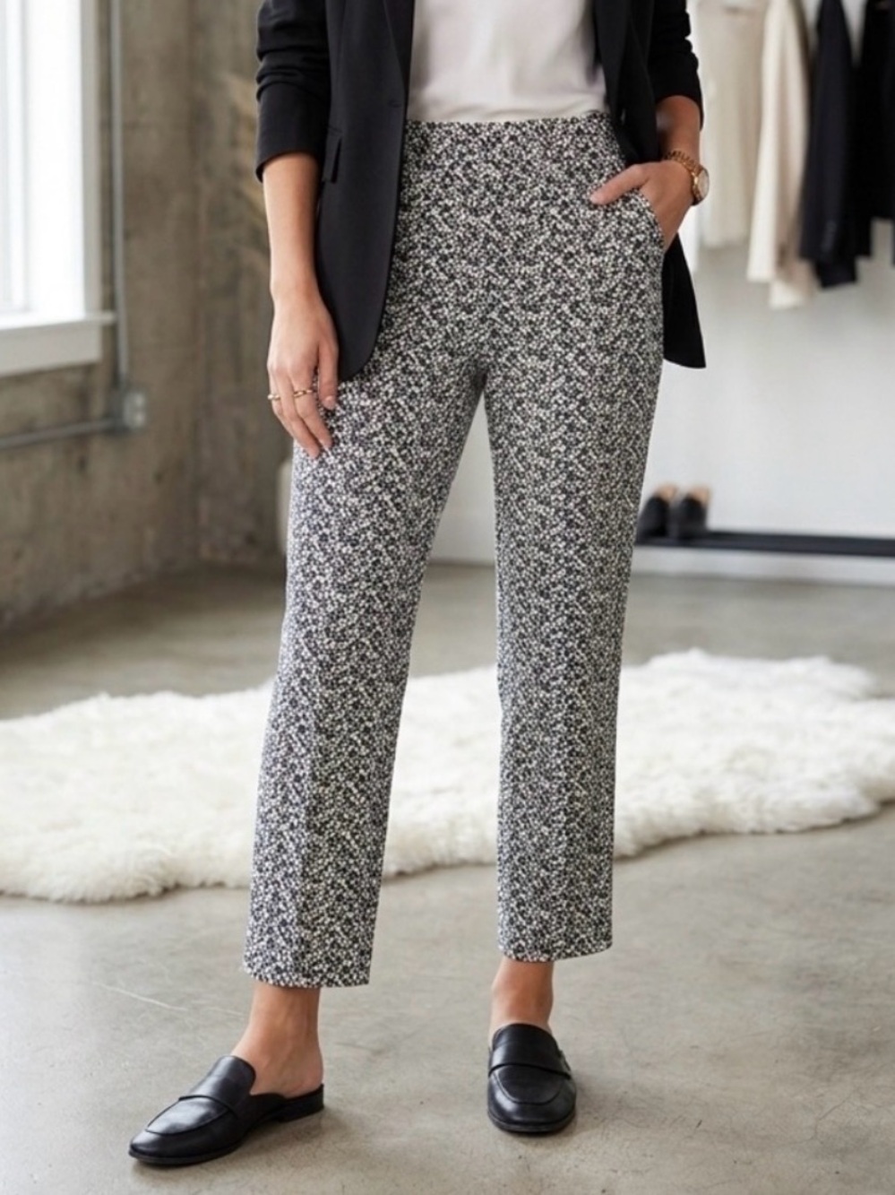 Like New!  Hilary Radley Ladies' Pull On Ankle Pants M Print Small Fits Medium